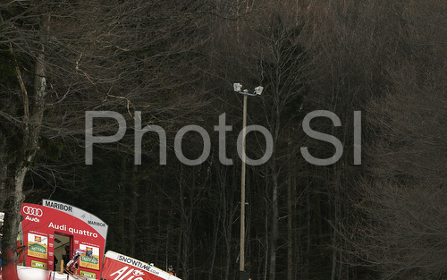 IMAGE: http://www.photo.si/img/other/spo_skiing_20080112nw_0123.jpg