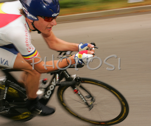 IMAGE: http://www.photo.si/img/sport/s_cycling_20070926nw_0106.jpg