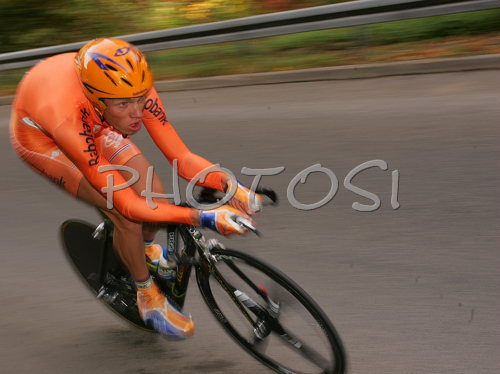 IMAGE: http://www.photo.si/img/sport/s_cycling_20070926nw_0206.jpg