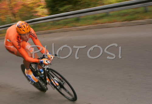 IMAGE: http://www.photo.si/img/sport/s_cycling_20070926nwm_0205.jpg
