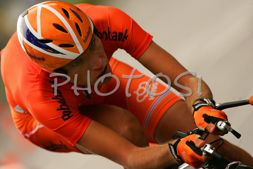 IMAGE: http://www.photo.si/img/sport/s_cycling_20070927nw_0296.jpg