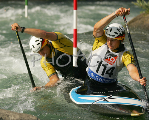 IMAGE: http://www.photo.si/img/sport/s_kajak_20070603nw_0132.jpg