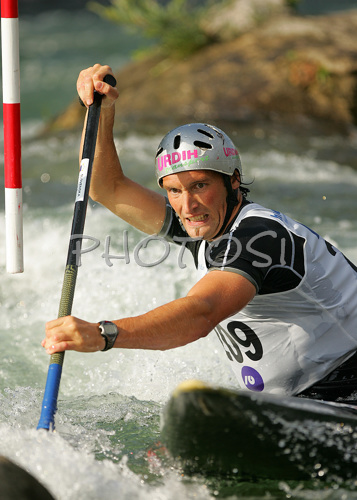 IMAGE: http://www.photo.si/img/sport/s_kajak_20070603nw_0431.jpg
