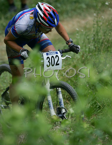 IMAGE: http://www.photo.si/img/sport/s_mtb_20070722nw_0170.jpg