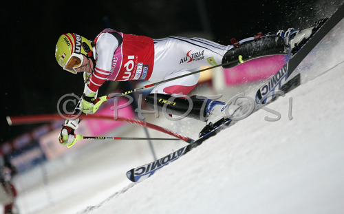 IMAGE: http://www.photo.si/img/sport/s_skiing_20070104bm_0619.jpg