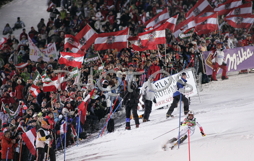 IMAGE: http://www.photo.si/img/sport/s_skiing_20070130nwm_0408.jpg