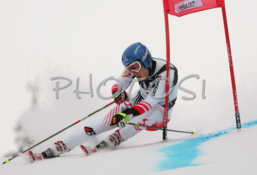 IMAGE: http://www.photo.si/img/sport/s_skiing_20071208nw_0027.jpg