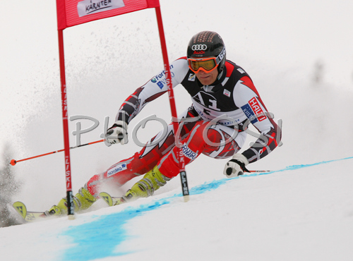 IMAGE: http://www.photo.si/img/sport/s_skiing_20071208nw_0032.jpg