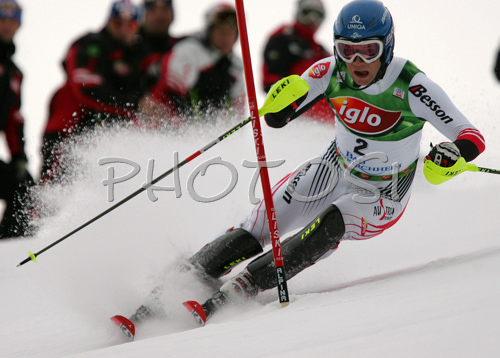 IMAGE: http://www.photo.si/img/sport/s_skiing_20071209nw_0015.jpg