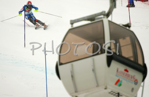 IMAGE: http://www.photo.si/img/sport/s_skiing_20071209nw_0345.jpg
