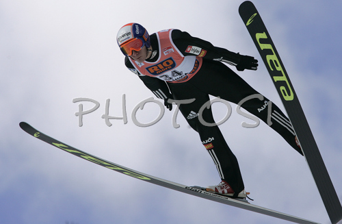 IMAGE: http://www.photo.si/img/sport/s_skijump_20070323nw_0125.jpg