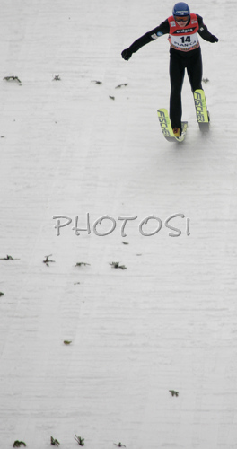 IMAGE: http://www.photo.si/img/sport/s_skijump_20070324nw_0414.jpg