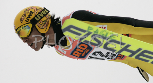IMAGE: http://www.photo.si/img/sport/s_skijump_20070325nw_0232.jpg