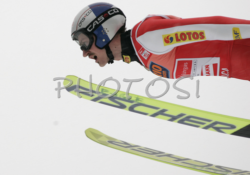 IMAGE: http://www.photo.si/img/sport/s_skijump_20070325nw_0352.jpg