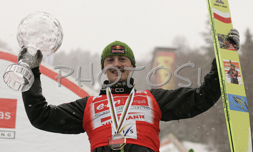 IMAGE: http://www.photo.si/img/sport/s_skijump_20070325nw_0746.jpg