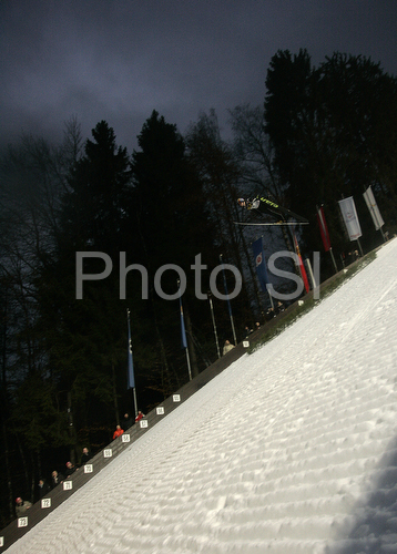 IMAGE: http://www.photo.si/img/sport/s_skijump_20080106nw_0489.jpg