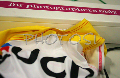 IMAGE: http://www.photo.si/img/sport/s_venues_20070927nw_0706.jpg