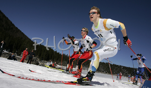IMAGE: http://www.photo.si/img/sport/s_xcskiing_20070313nw_0610.jpg