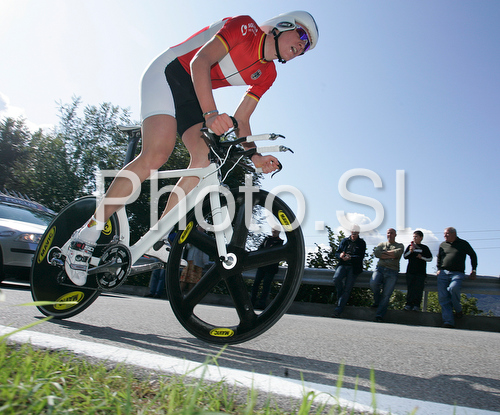 IMAGE: http://www.photo.si/img/sport/spo_cycling_20080923nw_0122.jpg