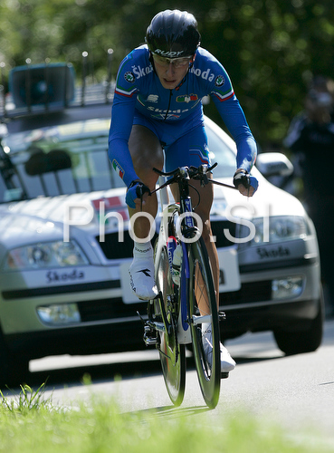 IMAGE: http://www.photo.si/img/sport/spo_cycling_20080923nw_0287.jpg