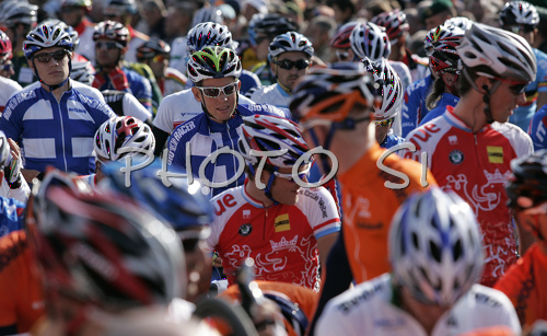 IMAGE: http://www.photo.si/img/sport/spo_cycling_20080928nw_10322.jpg