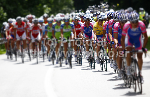 IMAGE: http://www.photo.si/img/sport/spo_cycling_20100618nw_100955.jpg