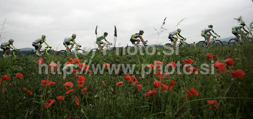 IMAGE: http://www.photo.si/img/sport/spo_cycling_20100620nw_02742.jpg