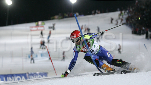 IMAGE: http://www.photo.si/img/sport/spo_skiing_20080122nw_0116.jpg