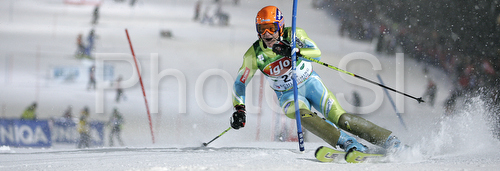 IMAGE: http://www.photo.si/img/sport/spo_skiing_20080122nw_0177.jpg