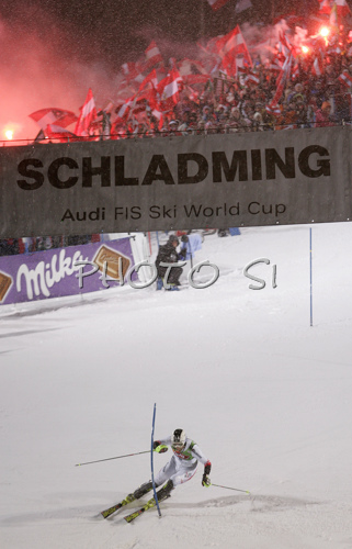 IMAGE: http://www.photo.si/img/sport/spo_skiing_20080122nw_1688.jpg