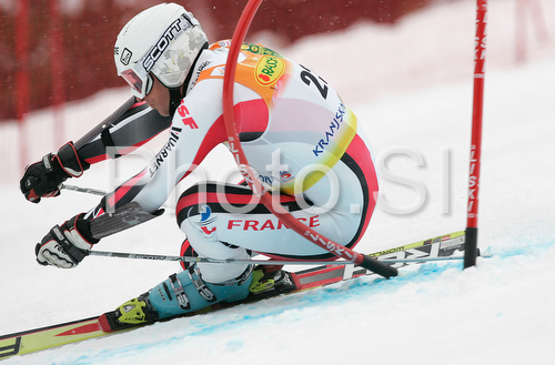 IMAGE: http://www.photo.si/img/sport/spo_skiing_20080308nw_0123.jpg