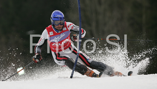 IMAGE: http://www.photo.si/img/sport/spo_skiing_20080309nw_0501.jpg