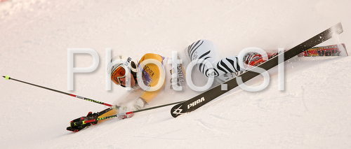 IMAGE: http://www.photo.si/img/sport/spo_skiing_20081228nw_00190.jpg