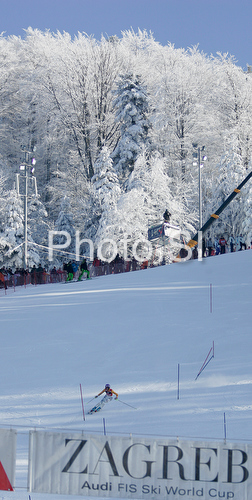 IMAGE: http://www.photo.si/img/sport/spo_skiing_20090104nw_03131.jpg