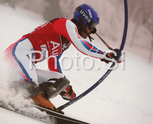IMAGE: http://www.photo.si/img/sport/spo_skiing_20090106nw_03473.jpg