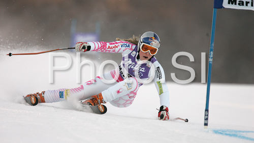IMAGE: http://www.photo.si/img/sport/spo_skiing_20090110nw_04600.jpg