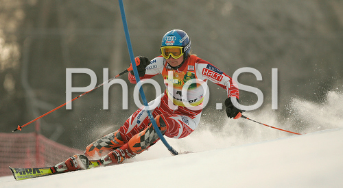IMAGE: http://www.photo.si/img/sport/spo_skiing_20090111nw_05949.jpg