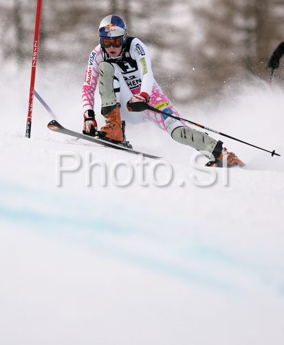IMAGE: http://www.photo.si/img/sport/spo_skiing_20090117nwm_08244.jpg