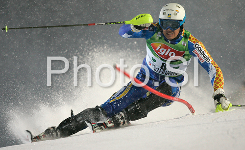 IMAGE: http://www.photo.si/img/sport/spo_skiing_20090127nw_09939.jpg