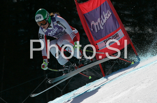 IMAGE: http://www.photo.si/img/sport/spo_skiing_20090220nw_14071.jpg