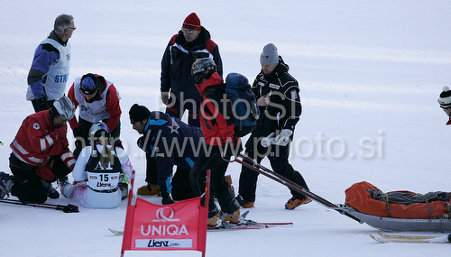 IMAGE: http://www.photo.si/img/sport/spo_skiing_20091228nw_03246.jpg