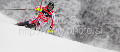 IMAGE: http://www.photo.si/img/sport/spo_skiing_20100106nw_06361.jpg