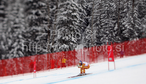 IMAGE: http://www.photo.si/img/sport/spo_skiing_20100310nw_21321.jpg