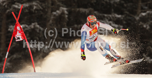 IMAGE: http://www.photo.si/img/sport/spo_skiing_20101218nw_06878.jpg