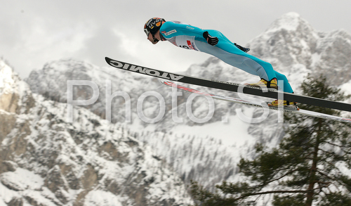 IMAGE: http://www.photo.si/img/sport/spo_skijump_20080313nwm_0853.jpg