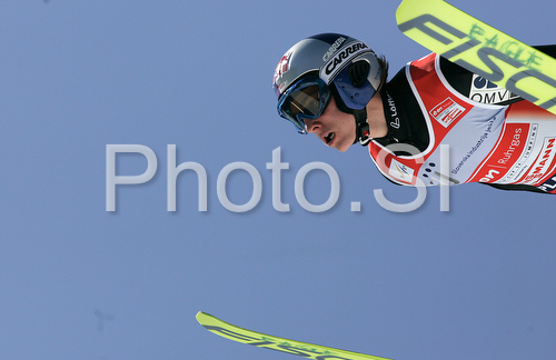 IMAGE: http://www.photo.si/img/sport/spo_skijump_20080315nw_0421.jpg