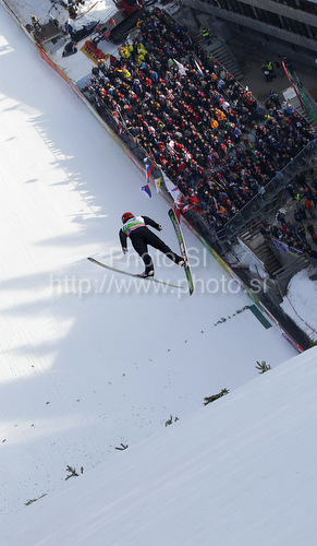 IMAGE: http://www.photo.si/img/sport/spo_skijump_20100319nwm_29793.jpg